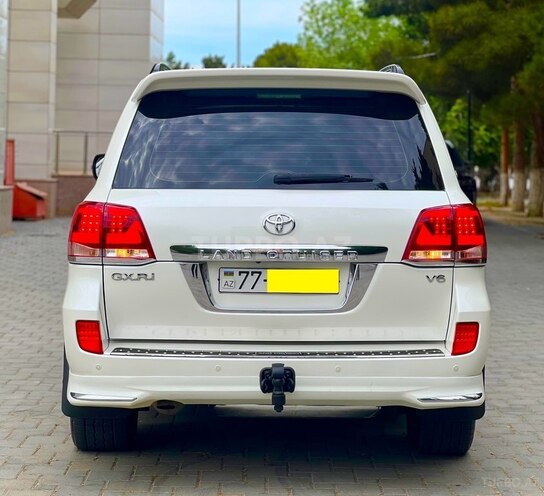 Toyota Land Cruiser-6