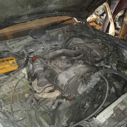 Mercedes E 220 1993, 378,737 km - 2.2 л - Qusar