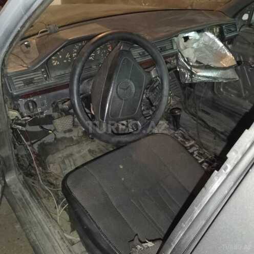 Mercedes E 220 1993, 378,737 km - 2.2 л - Qusar