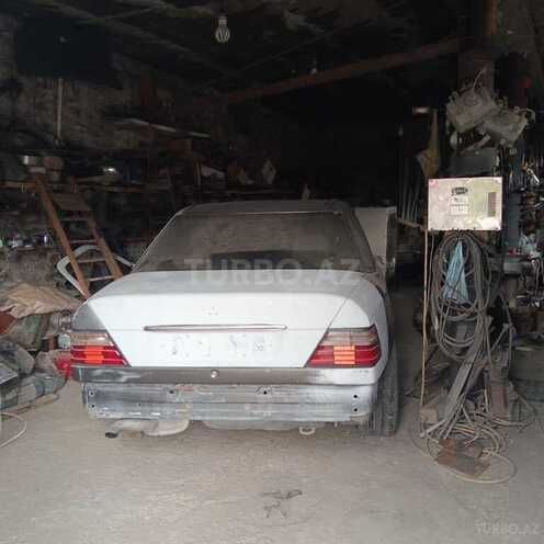 Mercedes E 220 1993, 378,737 km - 2.2 л - Qusar