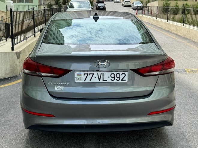 Hyundai Elantra-6