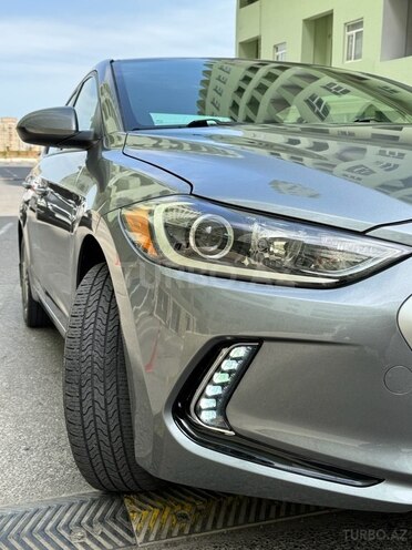 Hyundai Elantra-4