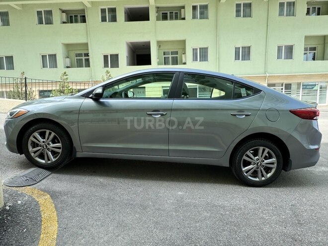 Hyundai Elantra-9