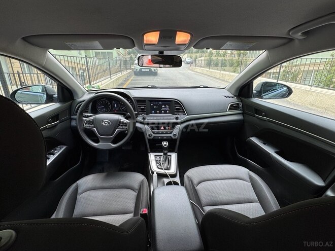 Hyundai Elantra-10