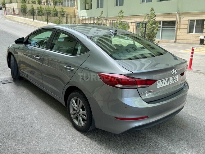 Hyundai Elantra-7