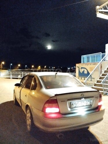 Opel Vectra 1997, 333,900 km - 2.0 l - Quba