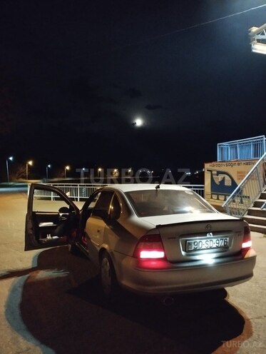 Opel Vectra 1997, 333,900 km - 2.0 l - Quba