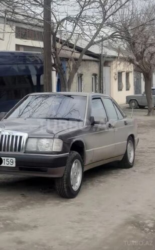 Mercedes 190-10