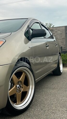 Toyota Prius-12