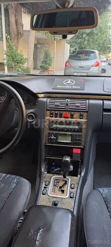 Mercedes E 230 1997, 430,000 km - 2.3 l - Bakı