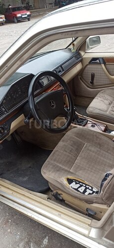 Mercedes E 200 d 1993, 550,000 km - 2.0 л - İsmayıllı