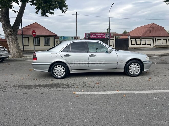 Mercedes C 240 2000, 310,318 km - 2.4 л - İsmayıllı