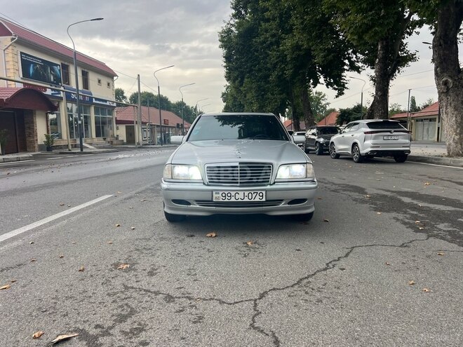 Mercedes C 240 2000, 310,318 km - 2.4 л - İsmayıllı