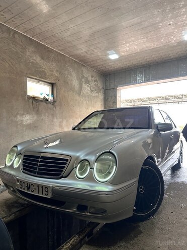 Mercedes E 240 1999, 423,555 km - 2.4 l - Saatlı