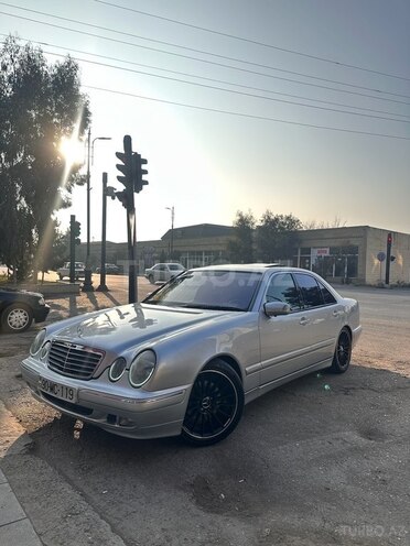 Mercedes E 240 1999, 423,555 km - 2.4 l - Saatlı