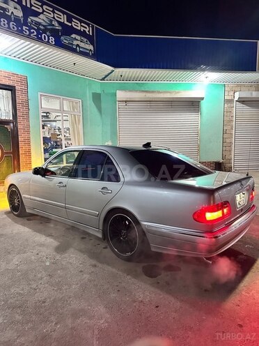 Mercedes E 240 1999, 423,555 km - 2.4 l - Saatlı