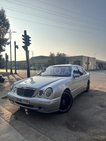 Mercedes E 240 1999, 423,555 km - 2.4 l - Saatlı