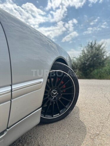 Mercedes E 240 1999, 423,555 km - 2.4 l - Saatlı