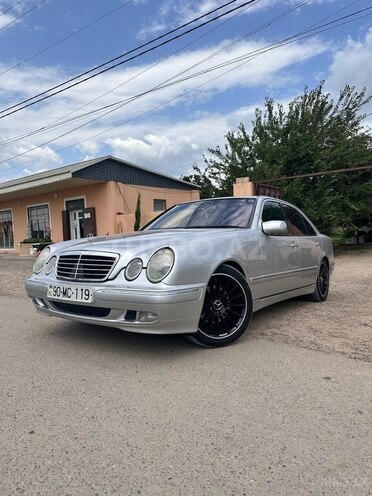 Mercedes E 240 1999, 423,555 km - 2.4 l - Saatlı