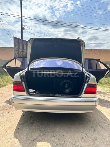 Mercedes E 240 1999, 423,555 km - 2.4 l - Saatlı