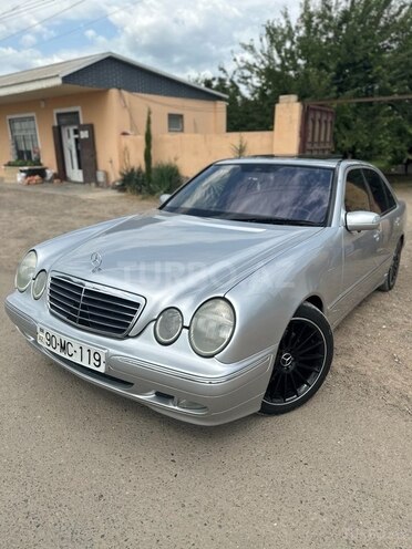 Mercedes E 240 1999, 423,555 km - 2.4 l - Saatlı
