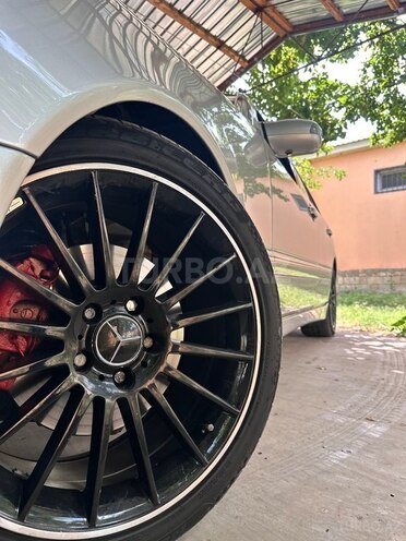 Mercedes E 240 1999, 423,555 km - 2.4 l - Saatlı