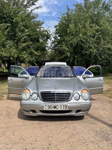 Mercedes E 240 1999, 423,555 km - 2.4 l - Saatlı