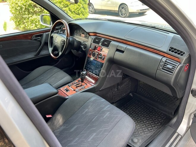 Mercedes E 220 d 1999, 501,000 km - 2.2 л - Sumqayıt