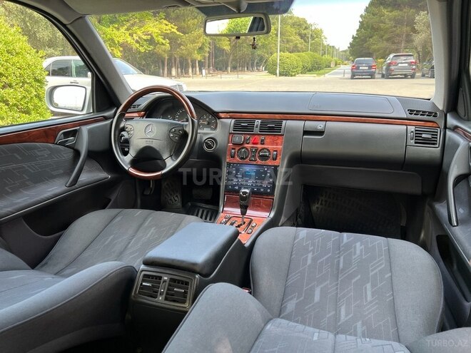 Mercedes E 220 d 1999, 501,000 km - 2.2 л - Sumqayıt