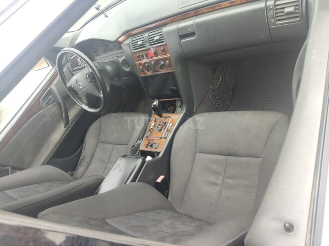 Mercedes E 240 1999, 405,000 km - 2.4 l - Bakı