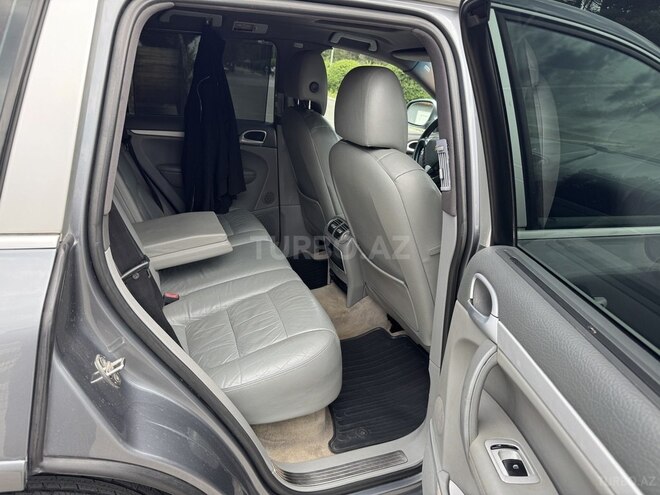 Porsche Cayenne S-11