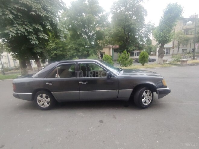 Mercedes E 250 1993, 817,229 km - 2.5 l - Şəki