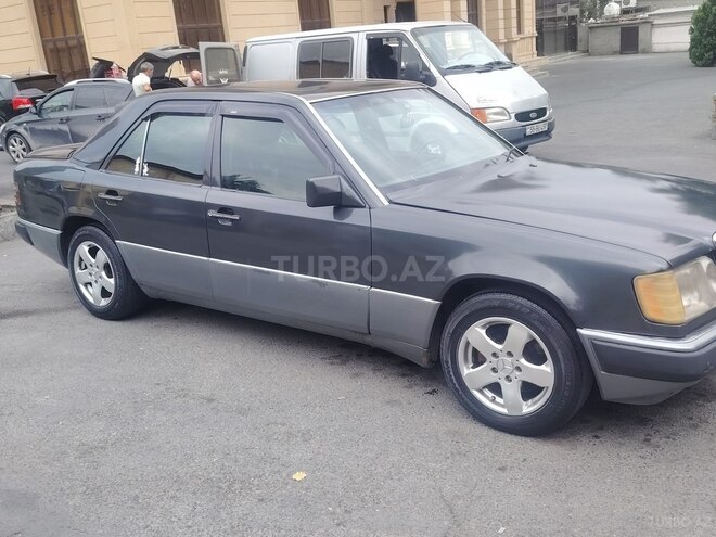 Mercedes E 250 1993, 817,229 km - 2.5 l - Şəki