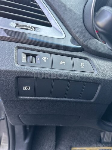 Hyundai Santa Fe-12