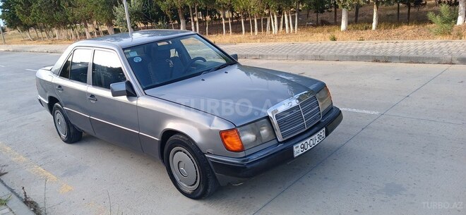 Mercedes E 200 d 1993, 234,123 km - 2.0 л - Bakı