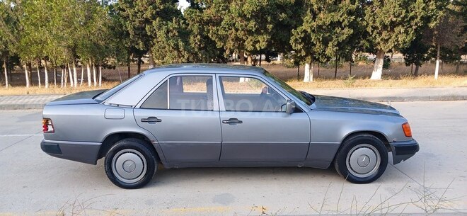 Mercedes E 200 d 1993, 234,123 km - 2.0 л - Bakı