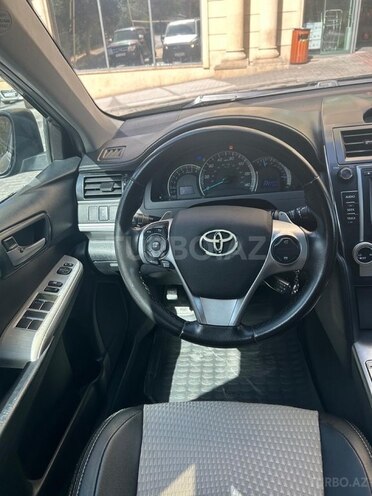Toyota Camry-13