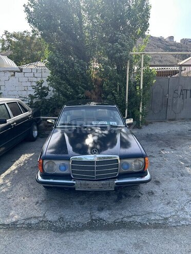 Mercedes E 230 1981, 300,000 km - 2.3 л - Bakı
