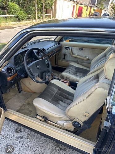 Mercedes E 230 1981, 300,000 km - 2.3 л - Bakı