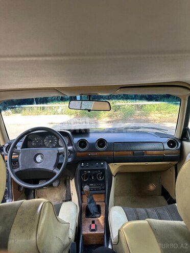 Mercedes E 230 1981, 300,000 km - 2.3 л - Bakı