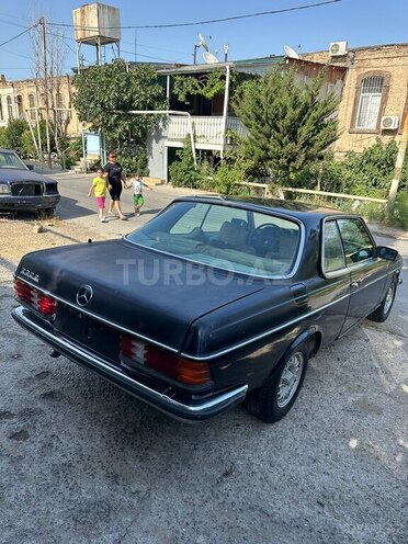 Mercedes E 230 1981, 300,000 km - 2.3 л - Bakı