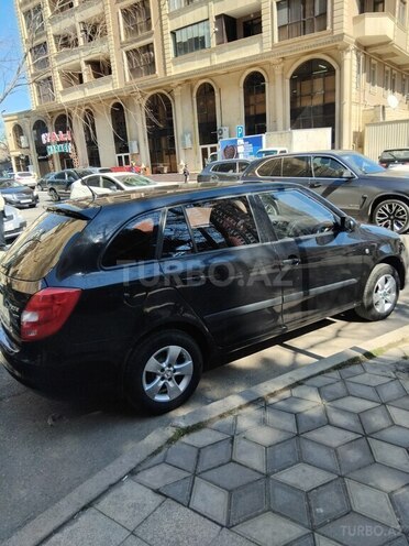 Skoda Fabia 2011, 320,000 km - 1.6 l - Bakı