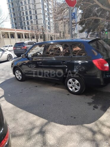 Skoda Fabia 2011, 320,000 km - 1.6 l - Bakı
