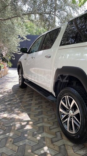 Toyota Hilux 2018, 132,000 km - 2.4 l - Bakı