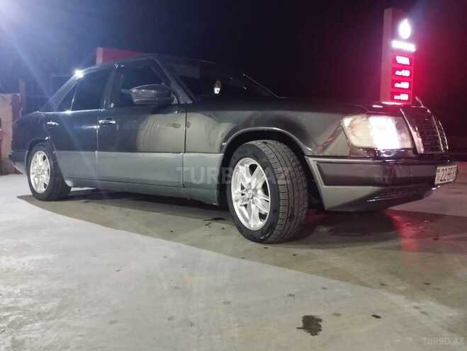 Mercedes E 220 1993, 260,000 km - 2.2 l - Goranboy