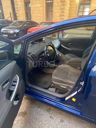 Toyota Prius-4