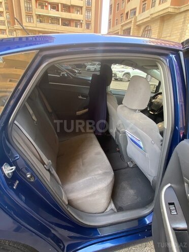 Toyota Prius-5