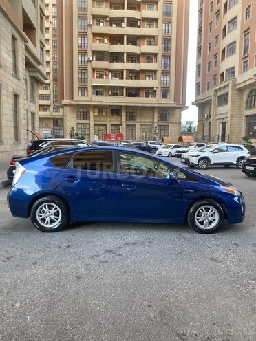 Toyota Prius-12