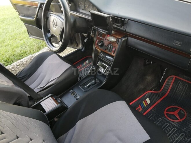 Mercedes E 250 1992, 350,845 km - 2.5 l - Bakı