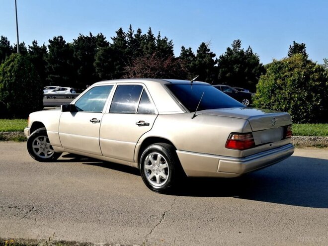 Mercedes E 250 1992, 350,845 km - 2.5 l - Bakı